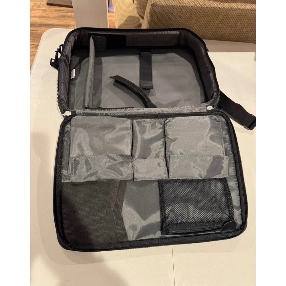 Targus brief case computer 19 x 13 1/2 x 5 1/4 w/ Strap pockets briefcase